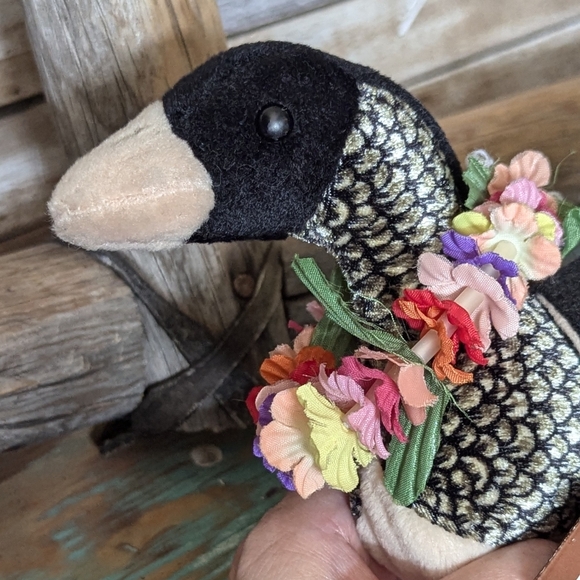 Hawaiian Collectibles Passport #014954 "Unele" Nene Goose - Picture 7 of 13